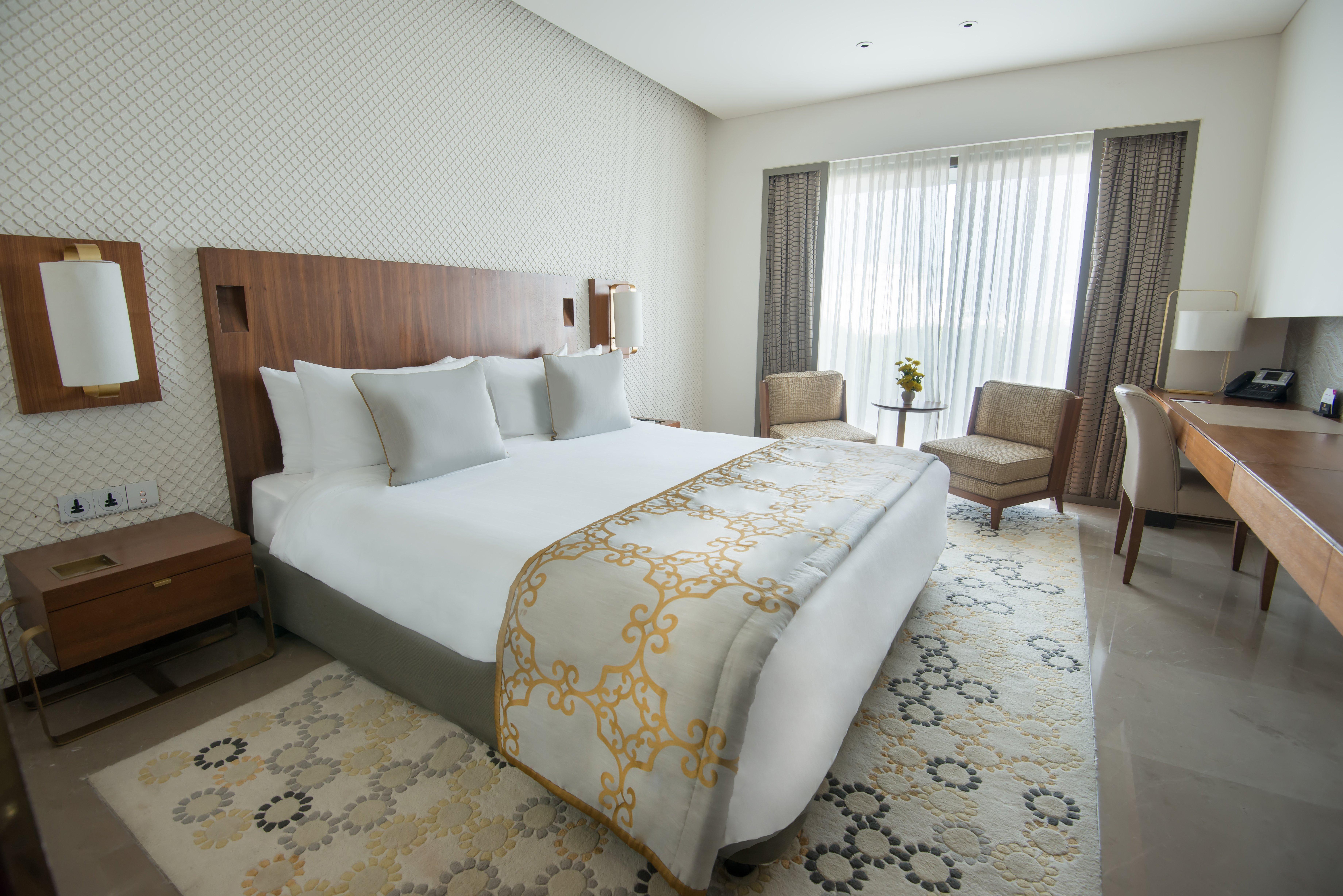 Crowne Plaza Chennai Adyar Park, An Ihg Hotel Exterior photo Deluxe Room