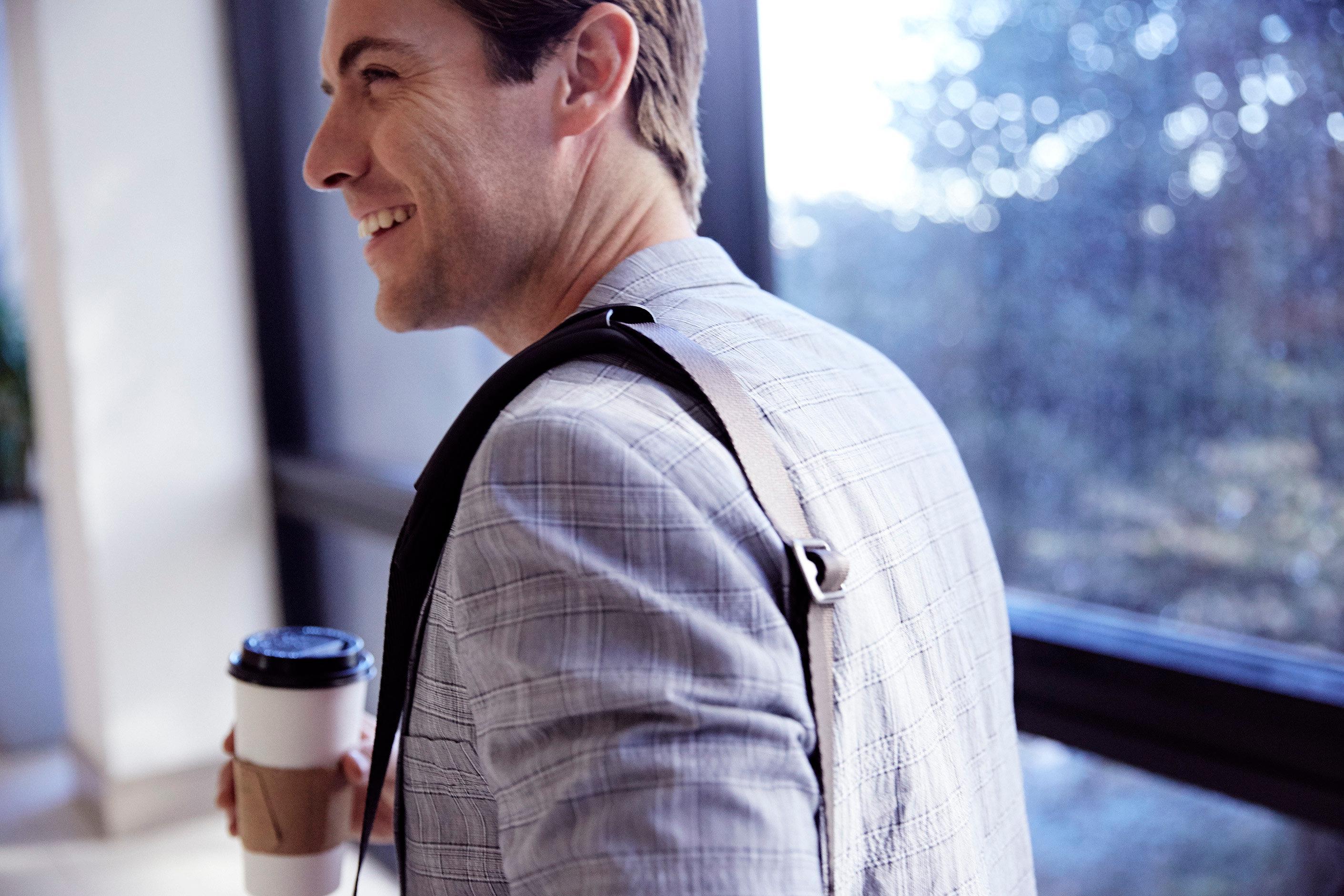 Crowne Plaza Chennai Adyar Park, An Ihg Hotel Exterior photo A man wearing a sling bag