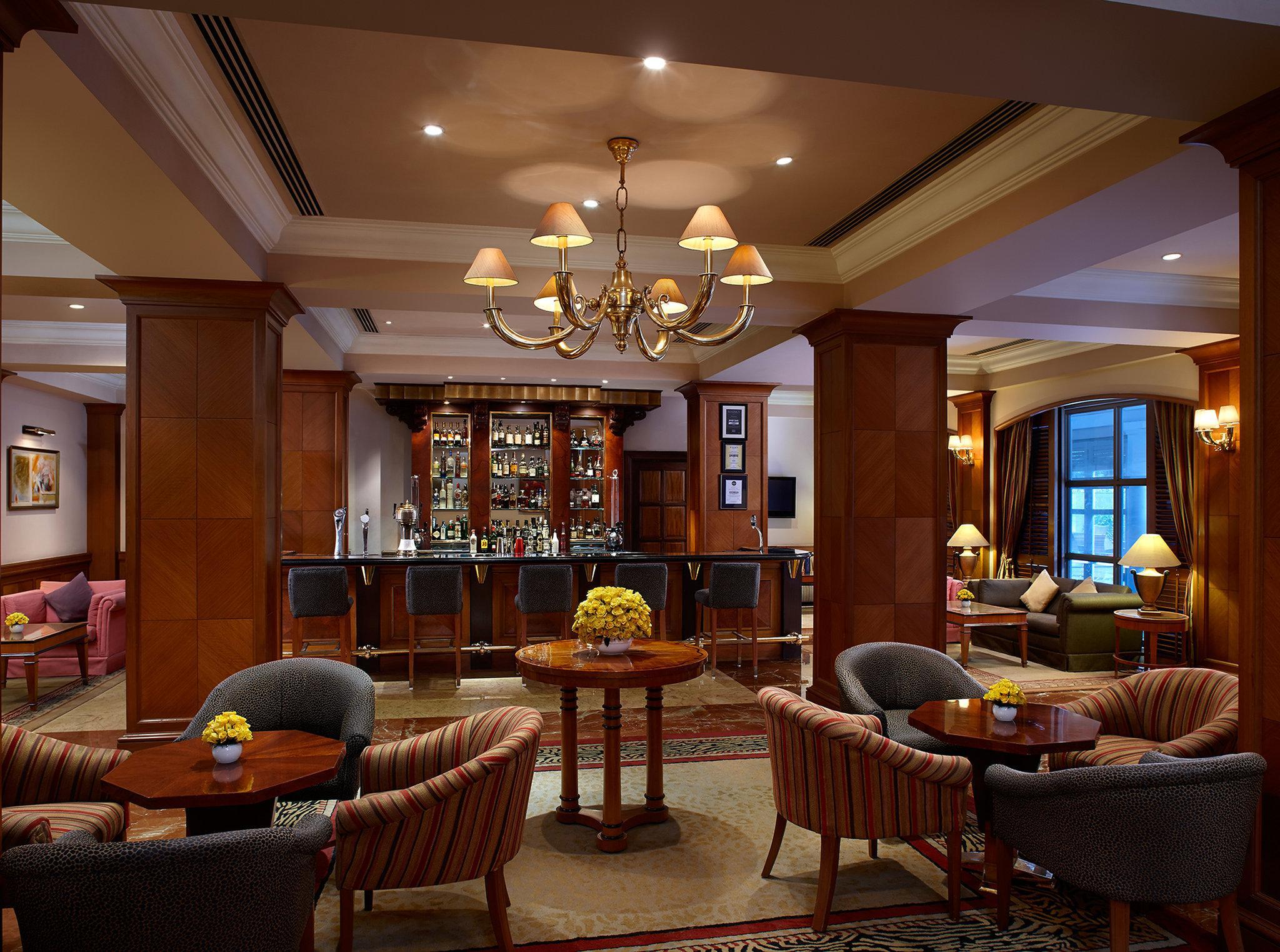 Crowne Plaza Chennai Adyar Park, An Ihg Hotel Exterior photo The bar at the Imperial Hotel