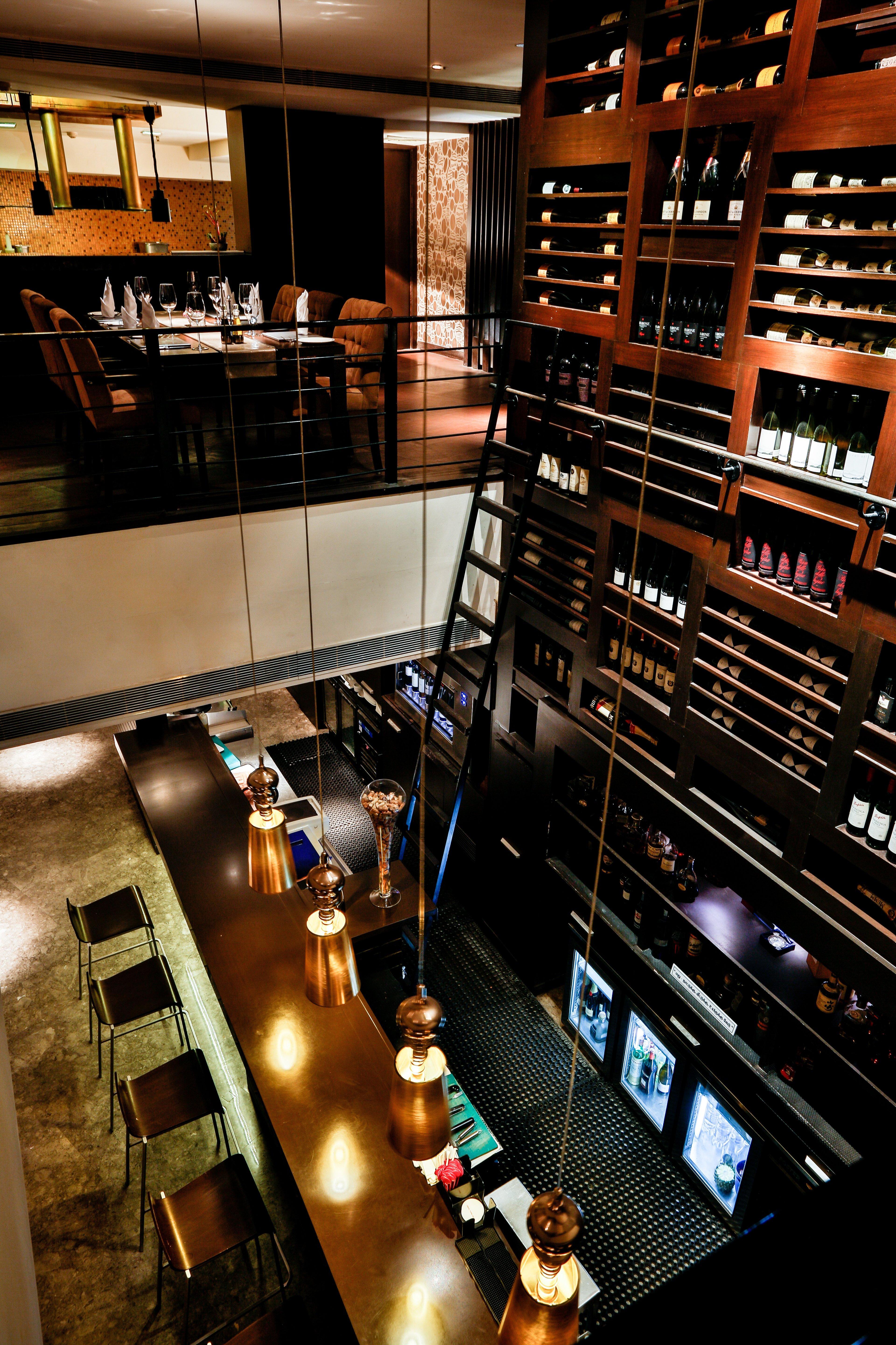 Crowne Plaza Chennai Adyar Park, An Ihg Hotel Exterior photo Wine bar in Hong Kong