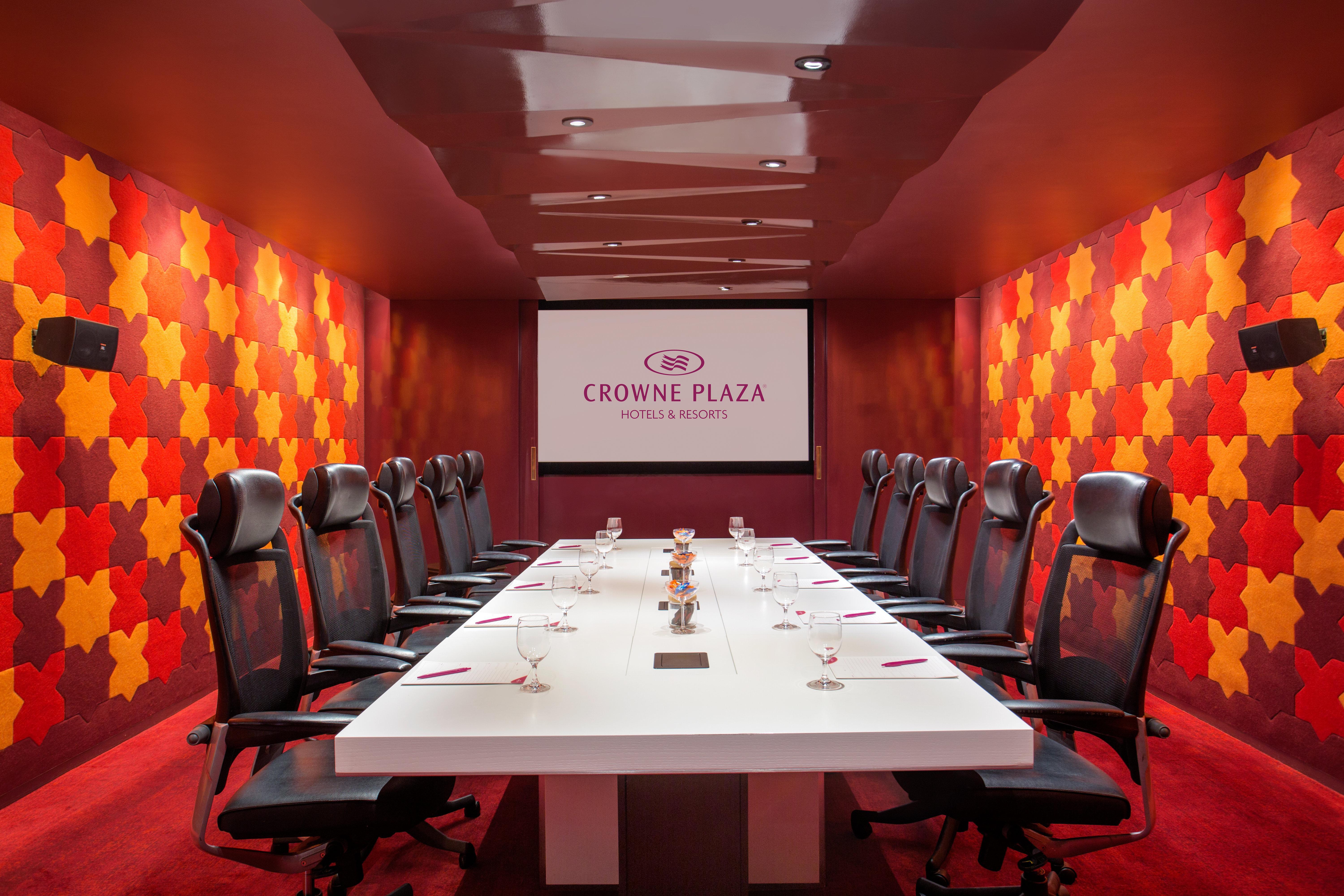 Crowne Plaza Chennai Adyar Park, An Ihg Hotel Exterior photo Meeting room