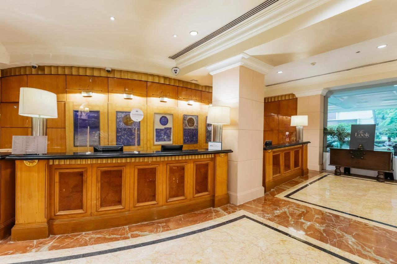 Crowne Plaza Chennai Adyar Park, An Ihg Hotel Exterior photo The lobby of the hotel