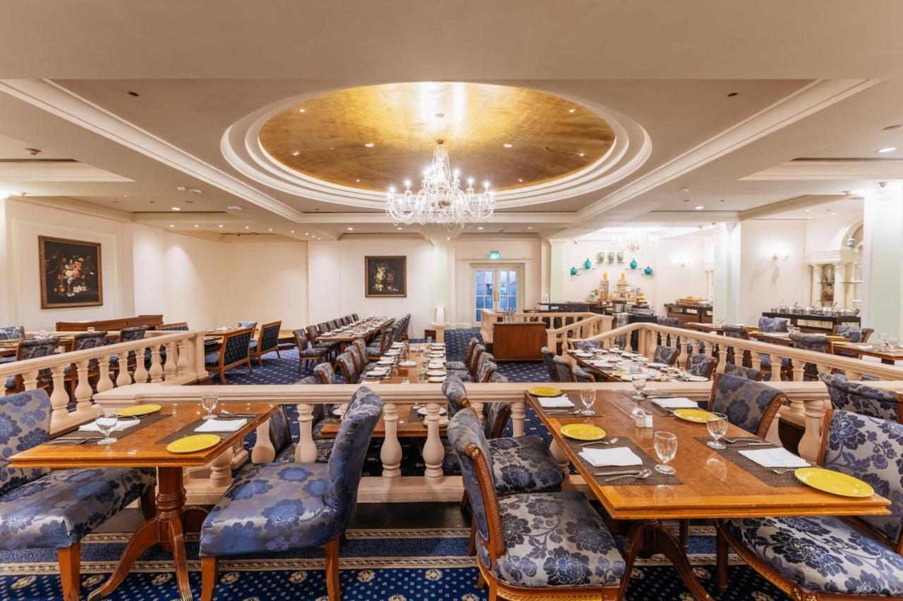 Crowne Plaza Chennai Adyar Park, An Ihg Hotel Exterior photo The restaurant