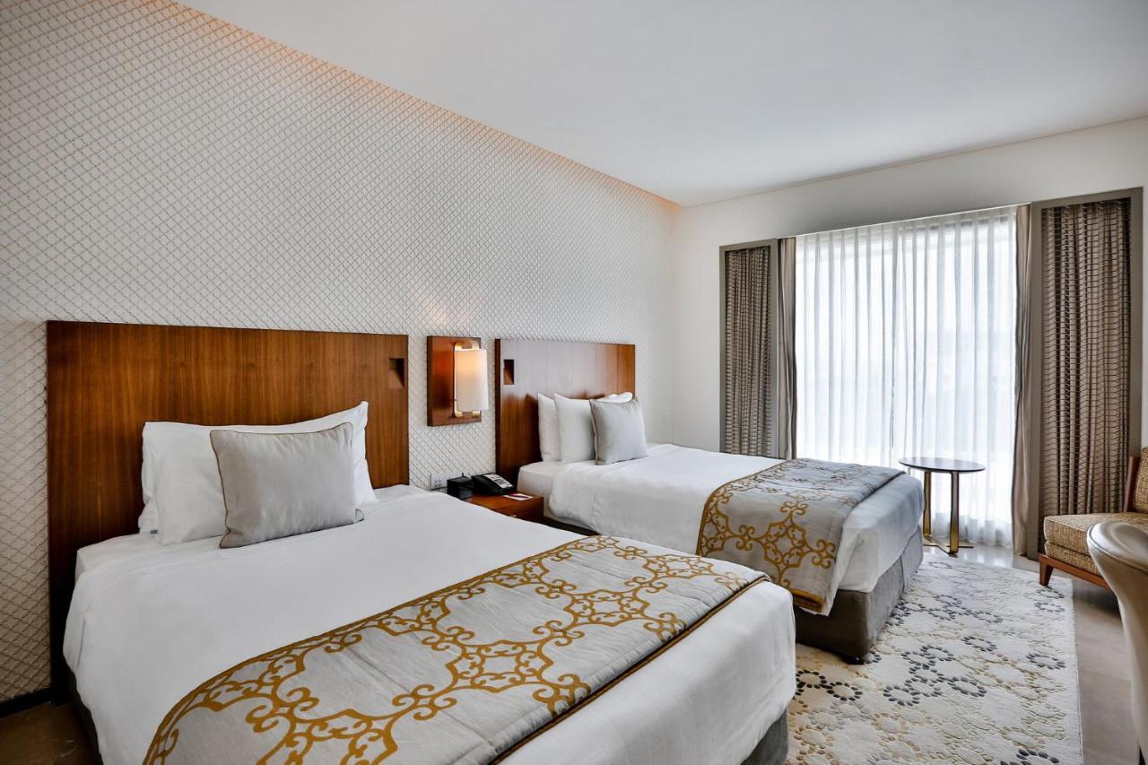 Crowne Plaza Chennai Adyar Park, An Ihg Hotel Exterior photo Deluxe Room
